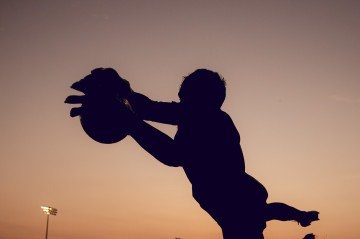 O goleiro Rossi treina em Doha: a muralha rubro-negra pode ser decisiva nos pênaltis
- (crédito: Foto: Gilvan de Souza/Flamengo) O goleiro Rossi treina em Doha: a muralha rubro-negra pode ser decisiva nos pênaltis
- (crédito: Foto: Gilvan de Souza/Flamengo)