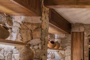 Pedras naturais complementam o estilo Wabi-sabi