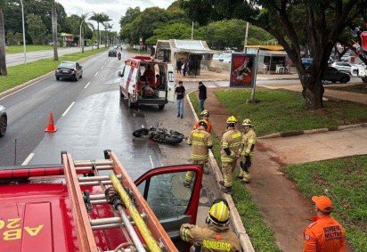 Homem sofre queda de motocicleta na Asa Sul -  (crédito: CBMDF/Divulgação) -Homem sofre queda de motocicleta na Asa Sul -  (crédito: CBMDF/Divulgação)