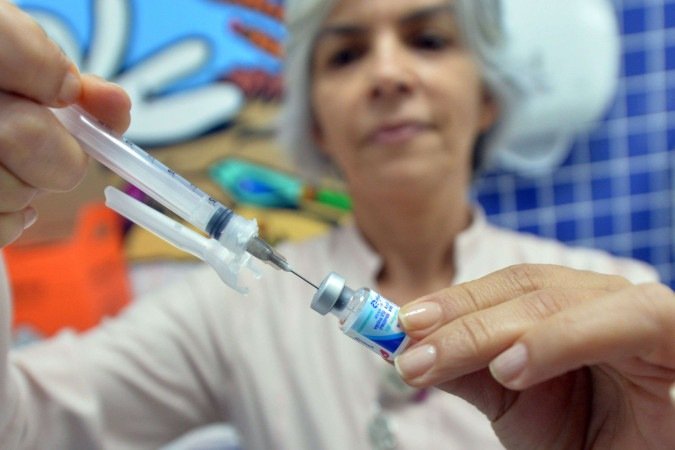  09/12/.2025 - Ed Alves CB/DA Press. Cidades. HUB recebe a primeira remessa da vacina contra o VÃ­rus Sincicial Respiratorio (VSR) - Reduzir casos de Bronquiolite.  