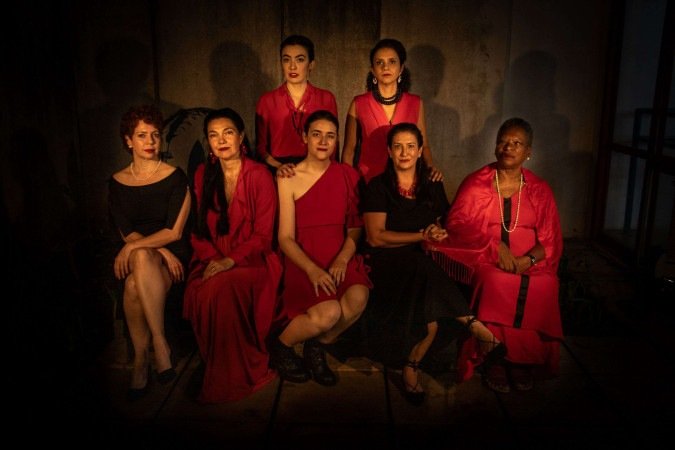 Daniela Vasconcelos, Miriam Virna, Maria dos Prazeres, Letícia Abadia, Beatriz Parisi Pinheiro, leslie Carvalho e Maria Leo Araruna são as sete atrizes que interpretam texto inspirado em crônicas de Clarice Lispector - (crédito: Milena Vasconcelos) Daniela Vasconcelos, Miriam Virna, Maria dos Prazeres, Letícia Abadia, Beatriz Parisi Pinheiro, leslie Carvalho e Maria Leo Araruna são as sete atrizes que interpretam texto inspirado em crônicas de Clarice Lispector - (crédito: Milena Vasconcelos)