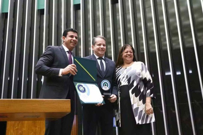 Prêmio foi entregue pela Câmara ao presidente do COB, Marco Antonio La Porta -  (crédito: Vinicius Loures/Câmara dos Deputados)
