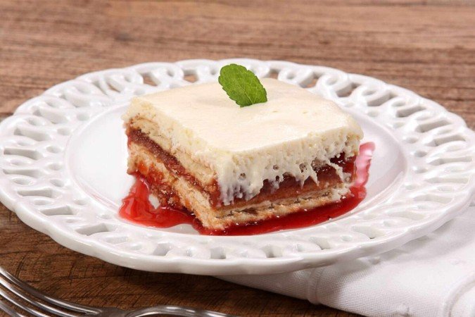 Pavê de creme com morango (Imagem: Mauricio Sanches do Prado | Shutterstock) - (crédito: EdiCase) Pavê de creme com morango (Imagem: Mauricio Sanches do Prado | Shutterstock) - (crédito: EdiCase)