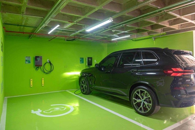 Hotéis investem em estações para carros elétricos e impulsionam turismo sustentável - (crédito: Uai Turismo) Hotéis investem em estações para carros elétricos e impulsionam turismo sustentável - (crédito: Uai Turismo)