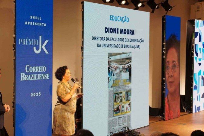 Dione Moura recebe o prêmio JK, no auditório do TCU - (crédito: Minervino Júnior/CB Press) Dione Moura recebe o prêmio JK, no auditório do TCU - (crédito: Minervino Júnior/CB Press)