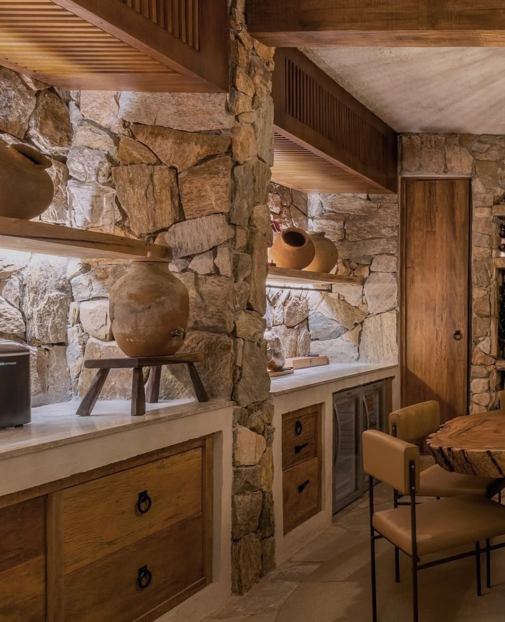 Pedras naturais complementam o estilo Wabi-sabi