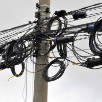 Fiação exposta no Setor Hoteleiro Norte fere o Plano de Preservação do Conjunto Urbanístico da capital -  (crédito: Fotos: Marcelo Ferreira/CB/D.A Press)