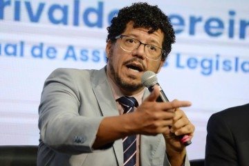 O secretário destacou que o país ainda enfrenta um período de turbulência democrática, marcado por ataques à academia, à ciência e à própria razão - (crédito: Minervino Júnior/ CB) O secretário destacou que o país ainda enfrenta um período de turbulência democrática, marcado por ataques à academia, à ciência e à própria razão - (crédito: Minervino Júnior/ CB)