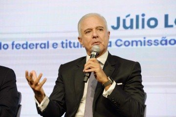Parlamentar durante participação nesta quarta-feira (10/12) do debate 'Desafios 2026: democracia, desenvolvimento e justiça social no Brasil contemporâneo', realizado pelo Correio Braziliense
- (crédito: Minervino Júnior/C.B/D.A Press) Parlamentar durante participação nesta quarta-feira (10/12) do debate 'Desafios 2026: democracia, desenvolvimento e justiça social no Brasil contemporâneo', realizado pelo Correio Braziliense
- (crédito: Minervino Júnior/C.B/D.A Press)