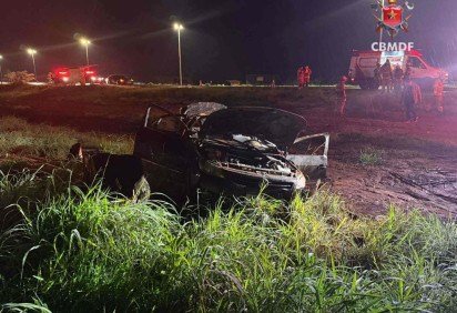 Capotamento de veículo fere quatro pessoas