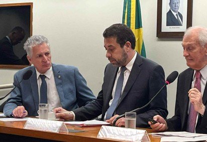 Governo pressiona por fim do 6x1 e apoia caminho mais rÃ¡pido no Congresso -  (crédito: Danandra Rocha/C.B/D.A Press) -Governo pressiona por fim do 6x1 e apoia caminho mais rÃ¡pido no Congresso -  (crédito: Danandra Rocha/C.B/D.A Press)