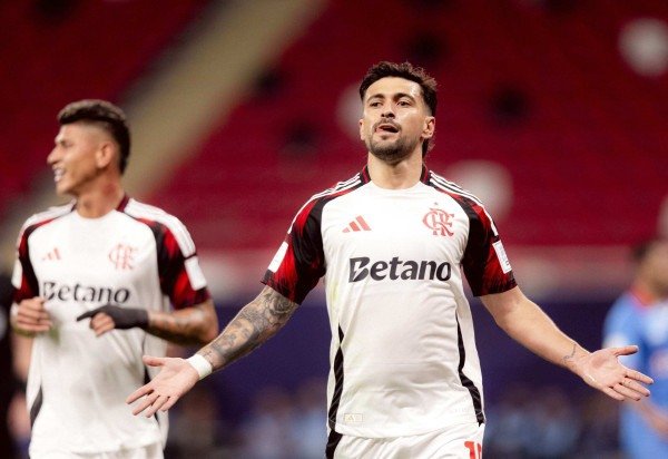 Artilheiro do Flamengo, Arrascaeta marca os dois gols da torcida do rubro-nego na classificação para as semifinais -  (crédito:  Adriano Fontes/Flamengo)