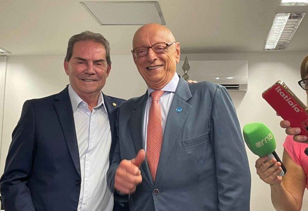 Paulinho da Força entrega a Amin o PL aprovado na Câmara. Discussão sobre livrar golpistas das penas impostas pelo STF pode ser retomado -  (crédito: Wal Lima/CB/D.A Press)