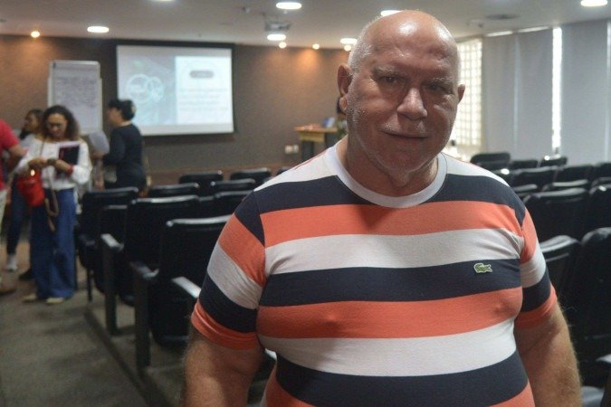  Edilson Camacho é dentista e quer o diploma em letras/inglês