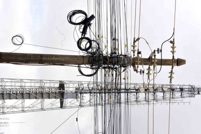 Fios emaranhados no Setor de R&aacute;dio e TV Norte