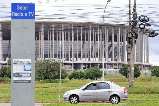 Fios emaranhados no Setor de R&aacute;dio e TV Norte