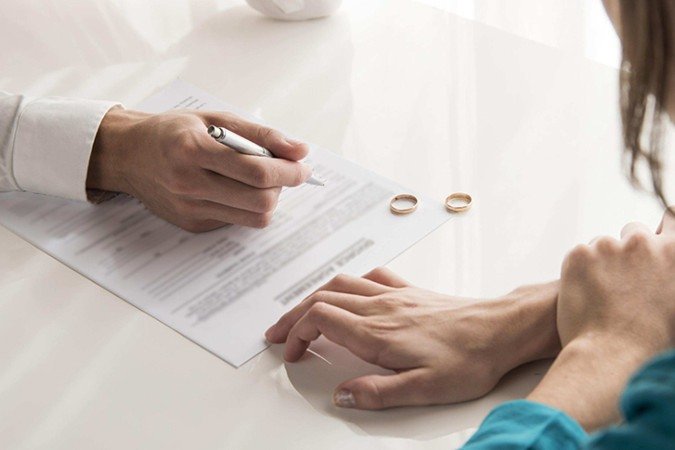 DF contabilizou 8.461 divórcios, reforçando a tendência de crescimento simultâneo das uniões e dissoluções. A duração média dos casamentos que chegaram ao fim foi de 12,9 anos - (crédito: Reprodução/Freepik ) DF contabilizou 8.461 divórcios, reforçando a tendência de crescimento simultâneo das uniões e dissoluções. A duração média dos casamentos que chegaram ao fim foi de 12,9 anos - (crédito: Reprodução/Freepik )