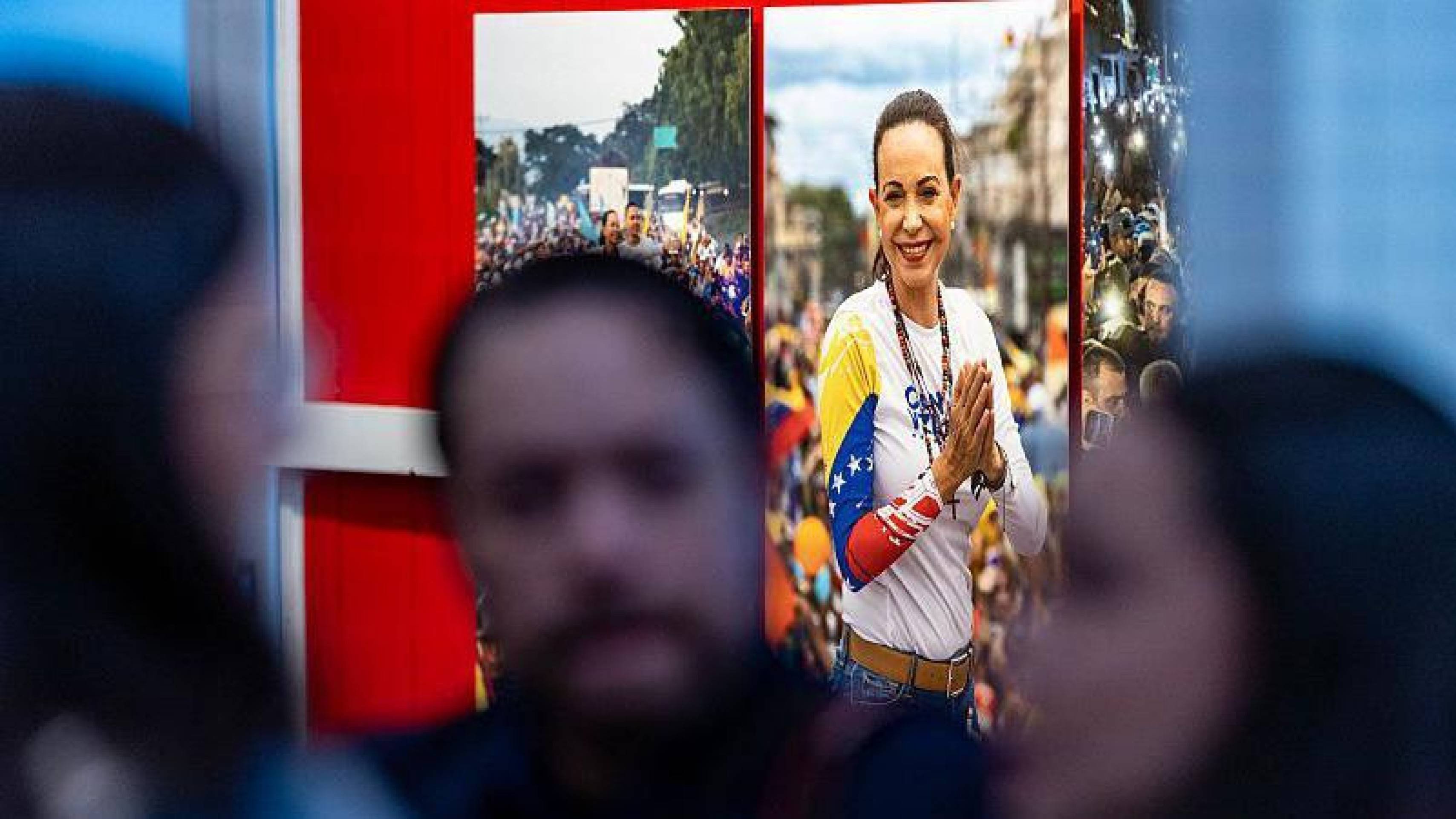 A filha de Machado, Ana Corina, havia viajado a Oslo para acompanhar a mãe e será quem receberá o prêmio em seu nome -  (crédito: Lise Åserud / NTB / AFP via Getty Images)