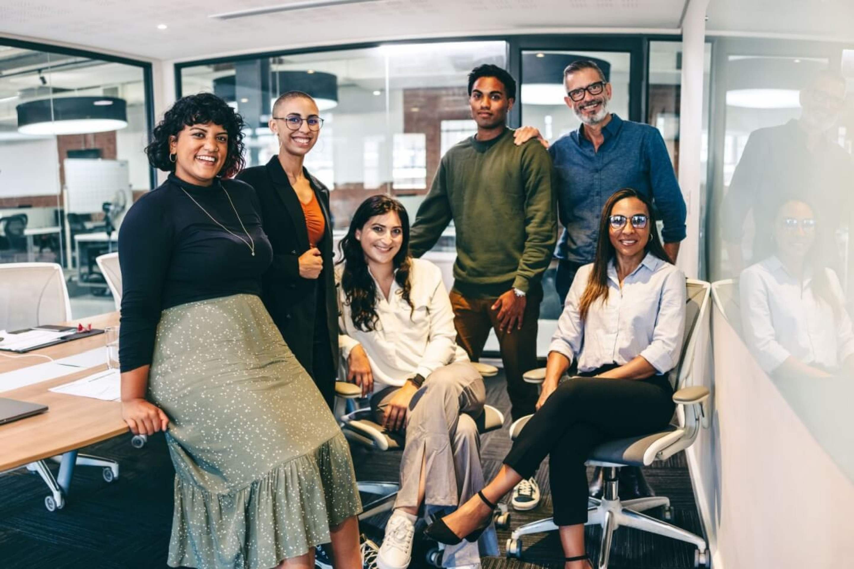 Ambientes de trabalho saudáveis estimulam melhores resultados, fortalecem o engajamento e aumentam o bem-estar das equipes (Imagem: Jacob Lund | Shutterstock) - (crédito: EdiCase) Ambientes de trabalho saudáveis estimulam melhores resultados, fortalecem o engajamento e aumentam o bem-estar das equipes (Imagem: Jacob Lund | Shutterstock) - (crédito: EdiCase)