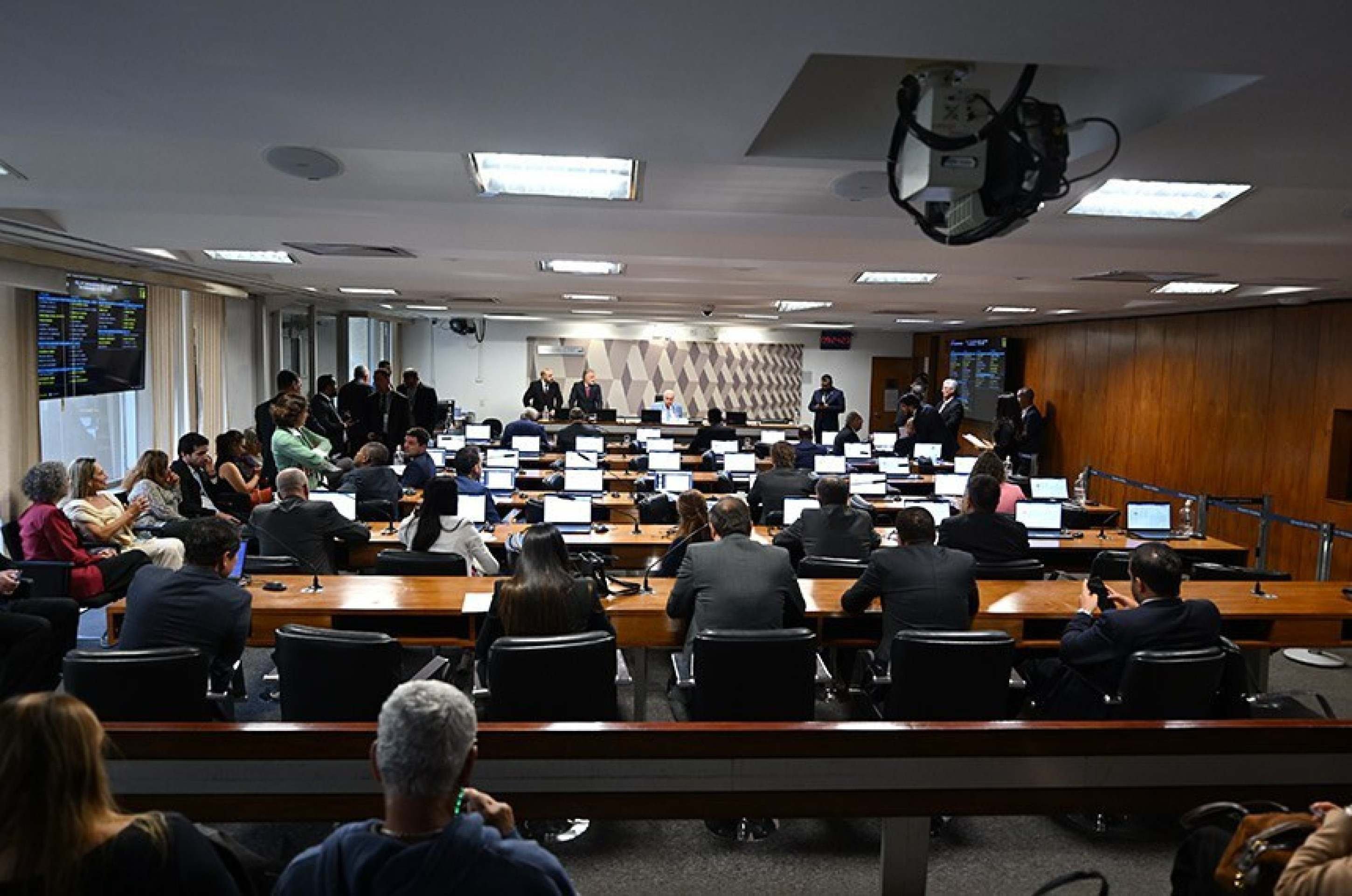 CCJ do Senado amplia idade-limite para o ingresso  na Polícia Militar e Bombeiro Militar