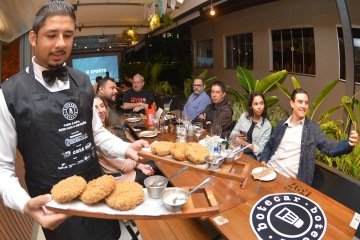 A caravana do Correio passou pelo festival Botecar Brasília 2025. Uma das paradas foi o Juscelino, recém-chegado a 202 Sul - (crédito: Ed Alves CB/DA Press) A caravana do Correio passou pelo festival Botecar Brasília 2025. Uma das paradas foi o Juscelino, recém-chegado a 202 Sul - (crédito: Ed Alves CB/DA Press)