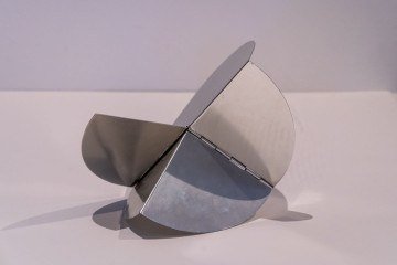 Bicho Relógio de sol, de LygiaClark, na exposição uma história da arte brasileira, no CCBB