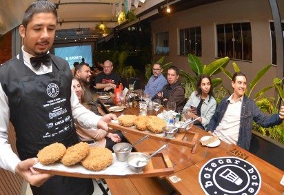 A caravana do Correio passou pelo festival Botecar Brasília 2025. Uma das paradas foi o Juscelino, recém-chegado a 202 Sul -  (crédito: Ed Alves CB/DA Press) -A caravana do Correio passou pelo festival Botecar Brasília 2025. Uma das paradas foi o Juscelino, recém-chegado a 202 Sul -  (crédito: Ed Alves CB/DA Press)