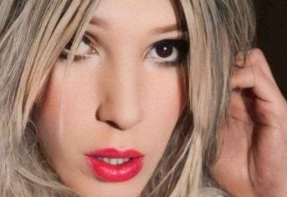 A jovem Alice, v&iacute;tima do feminic&iacute;dio pelo qual dois gar&ccedil;ons se tornaram r&eacute;us em Minas Gerais. -  (crédito:  Reprodu&ccedil;&atilde;o/Arquivo Pessoal)