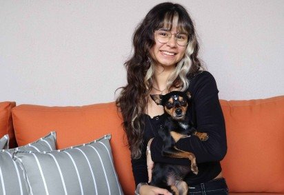 Para economizar, Luisa d&aacute; banho em Pandora em casa   -  (crédito:  Bruna Gaston CB/DA Press) -Para economizar, Luisa d&aacute; banho em Pandora em casa   -  (crédito:  Bruna Gaston CB/DA Press)