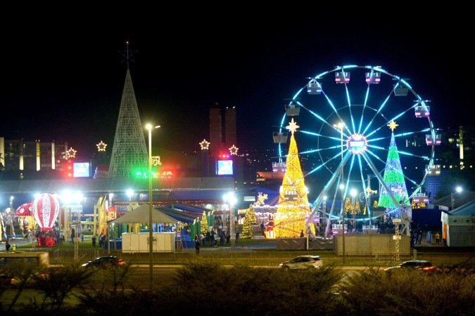 Decoração de Natal na Esplanada dos Ministérios, onde ocorrerá a festa de Réveillon - (crédito: Ed Alves CB/DA Press) Decoração de Natal na Esplanada dos Ministérios, onde ocorrerá a festa de Réveillon - (crédito: Ed Alves CB/DA Press)
