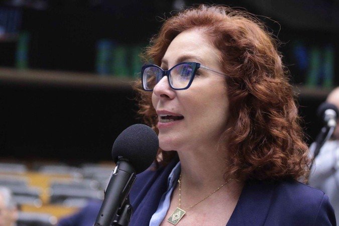 Agora deputada sem mandato, Carla Zambelli está presa na Itália depois de fugir do Brasil, após ter sido condenada em trânsito em julgado STF a dez anos de reclusão por participar de invasão de sistemas do Conselho Nacional de Justiça (CNJ) - (crédito: Geraldo Magela/Agência Senado) Agora deputada sem mandato, Carla Zambelli está presa na Itália depois de fugir do Brasil, após ter sido condenada em trânsito em julgado STF a dez anos de reclusão por participar de invasão de sistemas do Conselho Nacional de Justiça (CNJ) - (crédito: Geraldo Magela/Agência Senado)