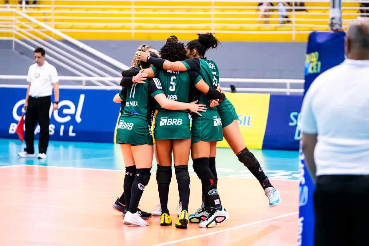 No tie-break, Brasília Vôlei conquista a terceira vitória seguida na Superliga Feminina - (crédito: Fernanda Georges / Barueri) No tie-break, Brasília Vôlei conquista a terceira vitória seguida na Superliga Feminina - (crédito: Fernanda Georges / Barueri)