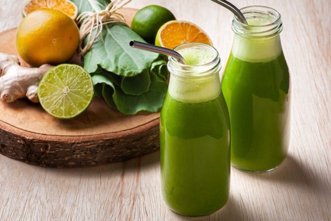 Suco verde de couve com laranja e limão (Imagem: flanovais | Shutterstock) - (crédito: EdiCase) Suco verde de couve com laranja e limão (Imagem: flanovais | Shutterstock) - (crédito: EdiCase)