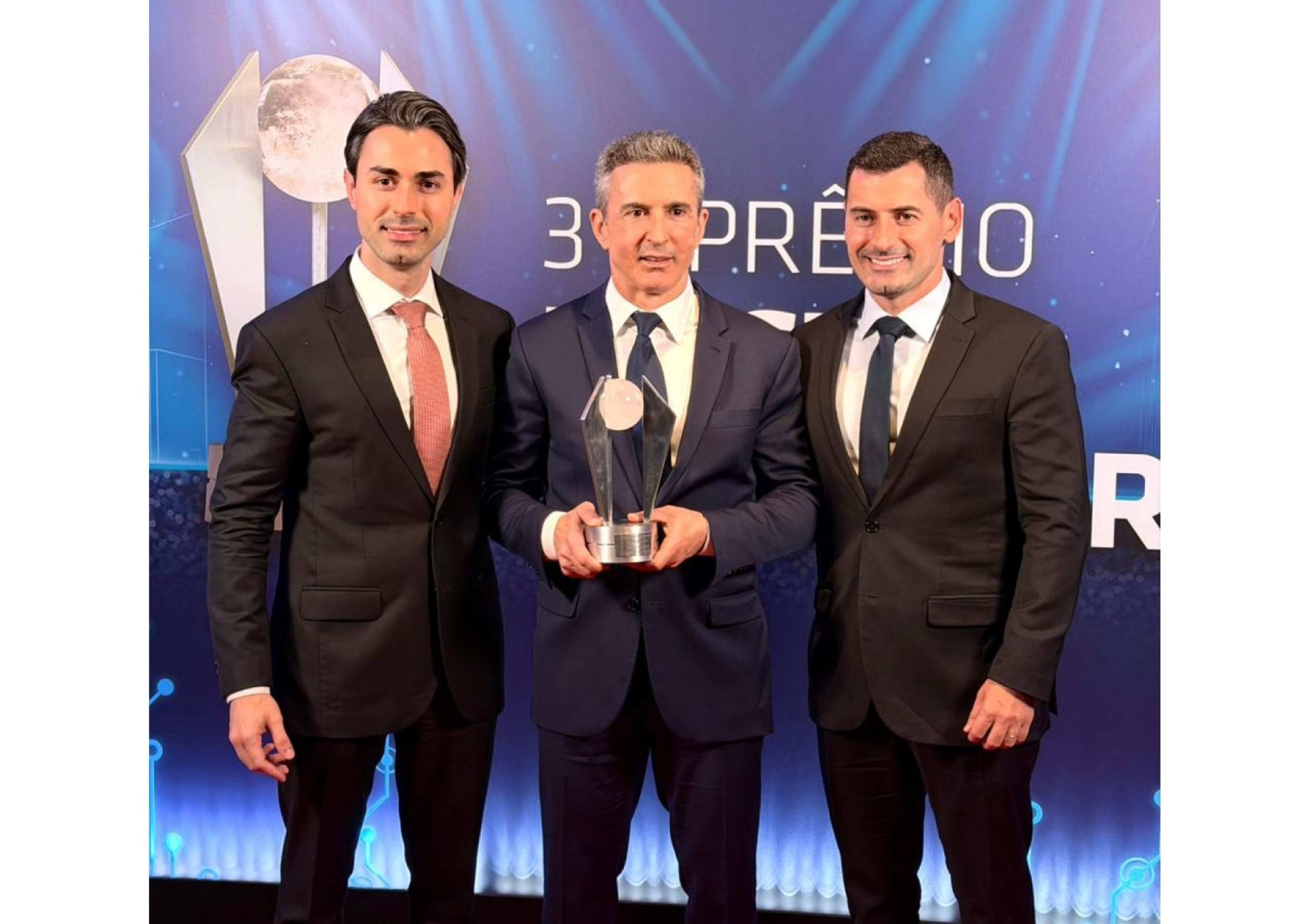 Dener Claudino, Irone Claudino e Igor Claudino, respectivamente