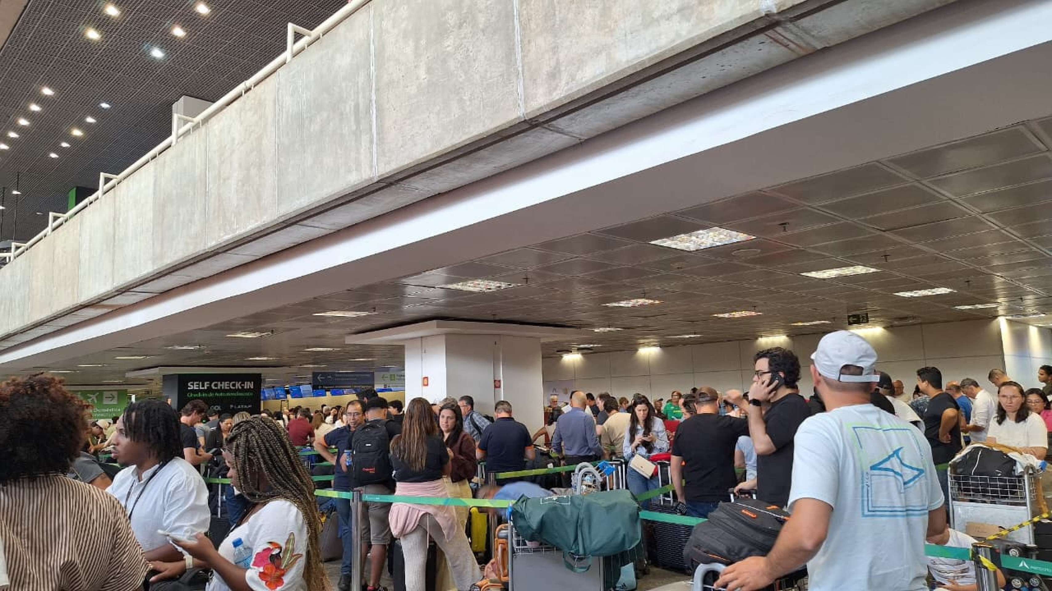 Caos aéreo: Passageira com câncer reclama de falta de informação e oferta de comida