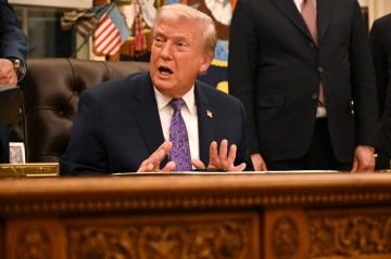 O republicano, que voltou à Casa Branca em janeiro, tem insistido regularmente que a economia americana agora está no auge, enquanto continua atribuindo a inflação persistente ao seu antecessor democrata, Joe Biden - (crédito: Alex WROBLEWSKI / AFP) O republicano, que voltou à Casa Branca em janeiro, tem insistido regularmente que a economia americana agora está no auge, enquanto continua atribuindo a inflação persistente ao seu antecessor democrata, Joe Biden - (crédito: Alex WROBLEWSKI / AFP)