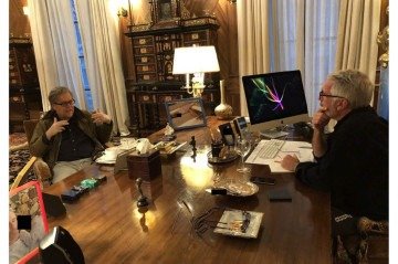 Epstein com Steve Bannon, ex-estrategista da Casa Branca 