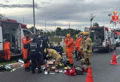 O acidente ocorreu no fim da Asa Norte, no eixinho -  (crédito: Divulgação/CBMDF) -O acidente ocorreu no fim da Asa Norte, no eixinho -  (crédito: Divulgação/CBMDF)
