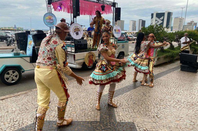 Nesta sexta (12/12) o Sarau do Cebolão celebra Luiz Gonzaga e o dia do forró, celebrado neste sábado (13/12)
- (crédito: Divulgação) Nesta sexta (12/12) o Sarau do Cebolão celebra Luiz Gonzaga e o dia do forró, celebrado neste sábado (13/12)
- (crédito: Divulgação)