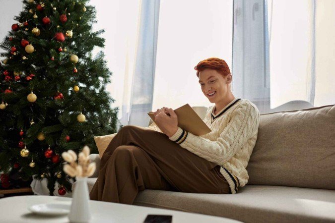 O livro é um ótimo presente de Natal (Imagem: LightField Studios | Shutterstock) - (crédito: EdiCase) O livro é um ótimo presente de Natal (Imagem: LightField Studios | Shutterstock) - (crédito: EdiCase)