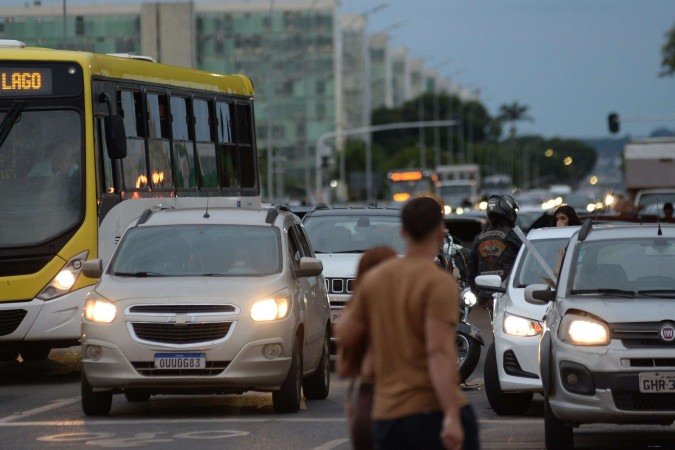  12/12/2025. Crédito: Minervino Júnior/CB/D.A Press. Brasil.  Brasilia - DF. Trânsito na rodoviária do Plano Piloto -  (crédito: Minervino Júnior/CB/D.A.Press)