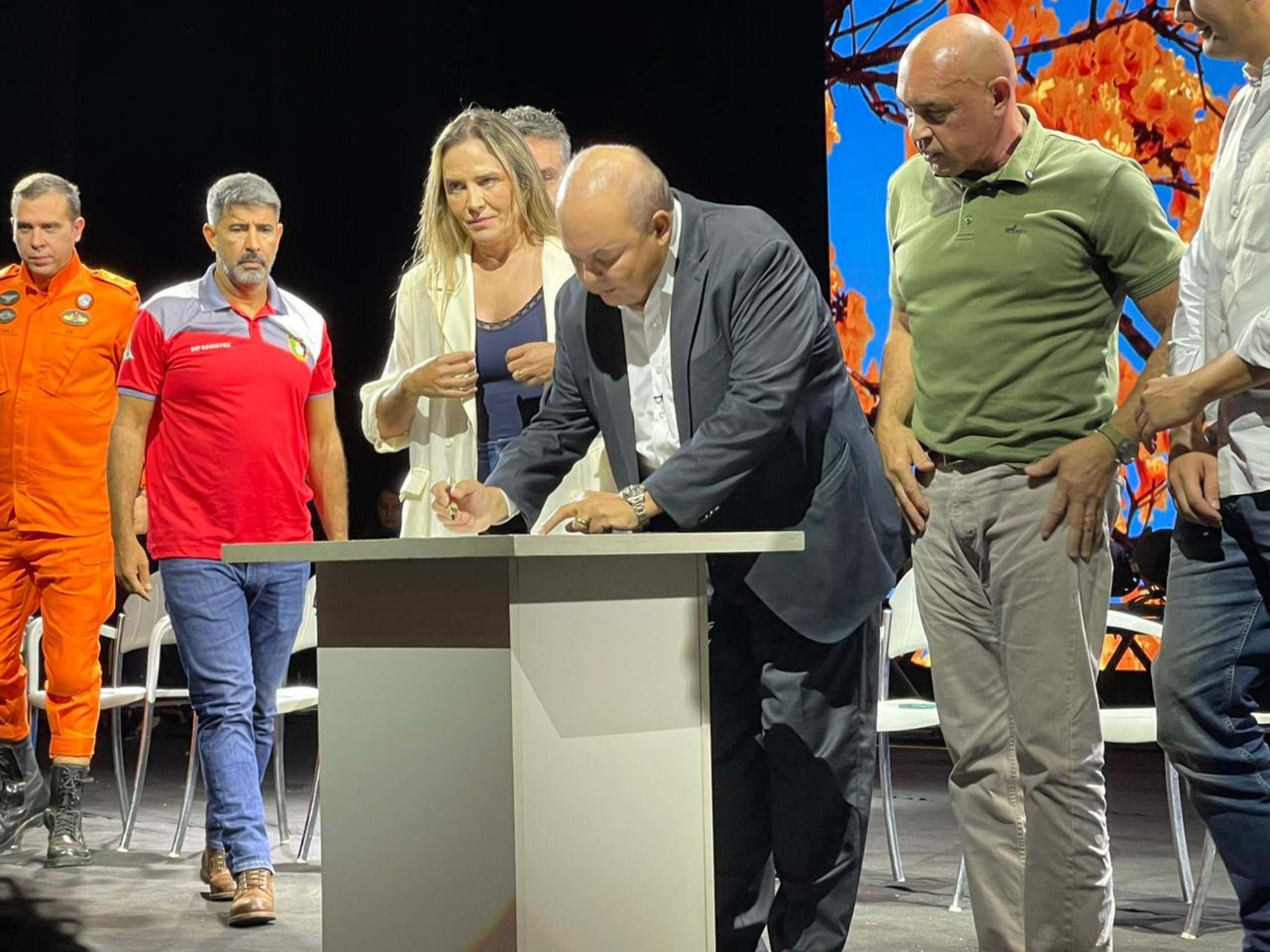 Ibaneis sanciona medida que reduz o tempo para promoção de oficiais 