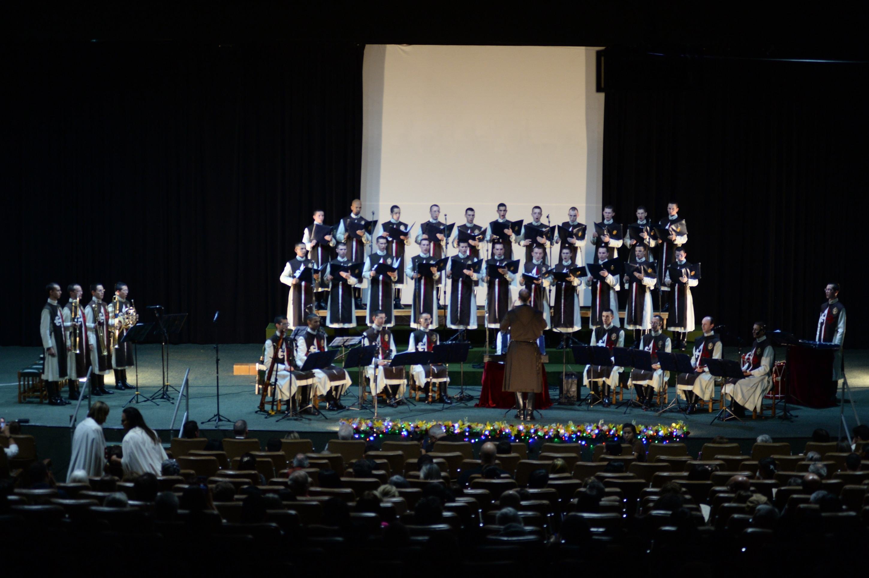  13.12.2025. Minervino Junior CB/DA Press. Cantada de Natal no Teatro Pedro Calmon com arautos do evangelho 