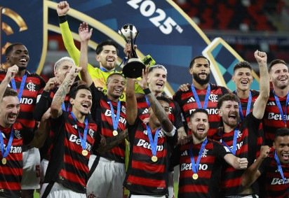 Somadas todas as competições, o Flamengo, que ocupa a primeira colocação no ranking, termina no ano com R$ 418,7 milhões arrecados somente com premiações -  (crédito:  Karim JAAFAR / AFP) -Somadas todas as competições, o Flamengo, que ocupa a primeira colocação no ranking, termina no ano com R$ 418,7 milhões arrecados somente com premiações -  (crédito:  Karim JAAFAR / AFP)