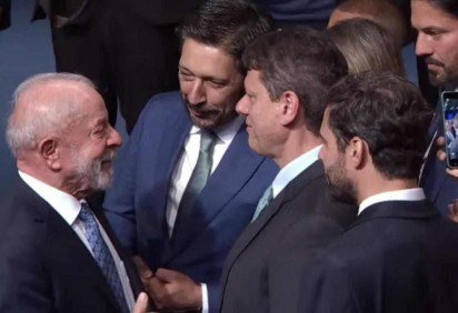 Lula e Tarcísio têm interação civilizada em encontro em SP -  (crédito: Reprodução/SBT News) -Lula e Tarcísio têm interação civilizada em encontro em SP -  (crédito: Reprodução/SBT News)