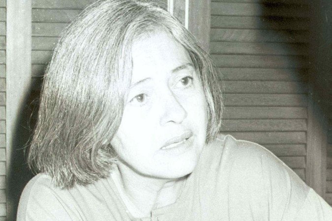 A poeta Adélia Prado em foto de arquivo do jornal Estado de Minas, nos anos 1980 - (crédito: Arquivo EM ) A poeta Adélia Prado em foto de arquivo do jornal Estado de Minas, nos anos 1980 - (crédito: Arquivo EM )