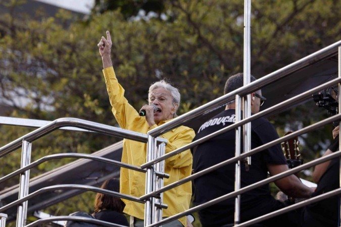 Caetano Veloso chama público para ocupar Copacabana no domingo (14/12) - (crédito: Tânia Rêgo/Agência Brasil) Caetano Veloso chama público para ocupar Copacabana no domingo (14/12) - (crédito: Tânia Rêgo/Agência Brasil)