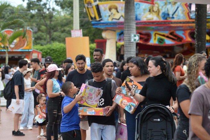 Ação solidária Natal Mágico no Parque Nicolândia promoveu troca de brinquedo novo por ingresso
