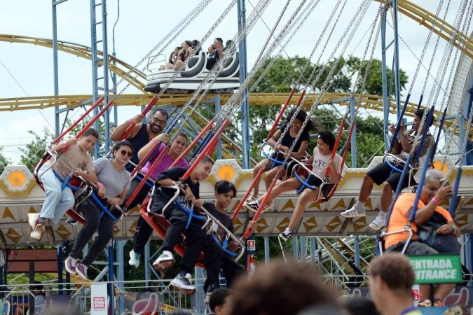  13/12/2025. Cr..dito: Minervino J..nior/CB/D.A Press. Brasil.  Brasilia - DF. A....o solid..ria Natal M..gico no Parque Nicol..ndia. Troca de brinquedo por ingresso.
    