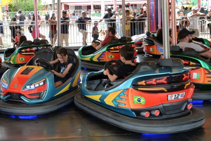  13/12/2025. Cr..dito: Minervino J..nior/CB/D.A Press. Brasil.  Brasilia - DF. A....o solid..ria Natal M..gico no Parque Nicol..ndia. Troca de brinquedo por ingresso.
    